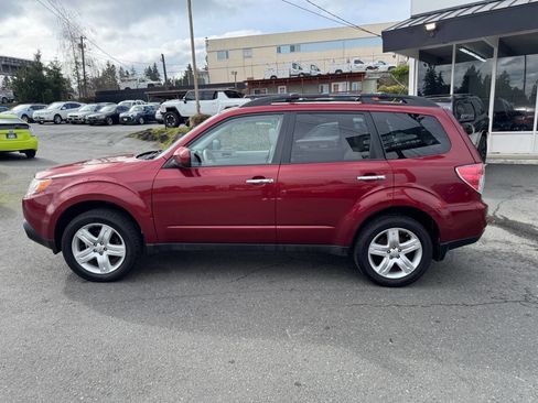 Used 2010 Subaru Forester 2.5X Premium image 2