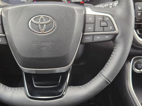 Used 2025 Toyota Grand Highlander AWD image 23
