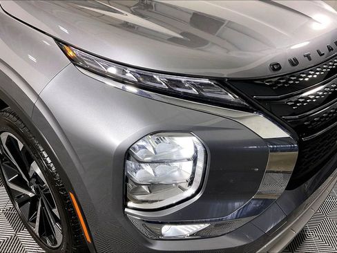 Used 2024 Mitsubishi Outlander SE FWD image 40