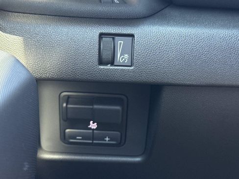 Used 2024 GMC Canyon Elevation w/ Convenience Package RWD image 19