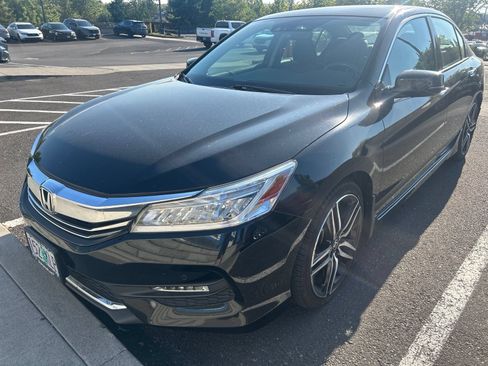 Used 2017 Honda Accord Touring image 1