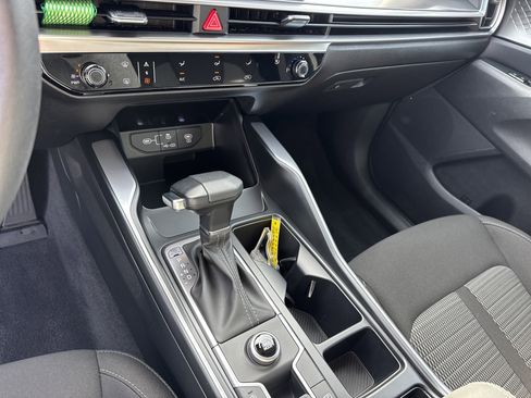 Certified 2025 Kia Sorento LX image 30