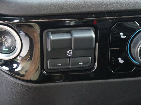 Used 2025 Chevrolet Silverado 1500 LT Trail Boss w/ Convenience Package II AWD/4WD image 34