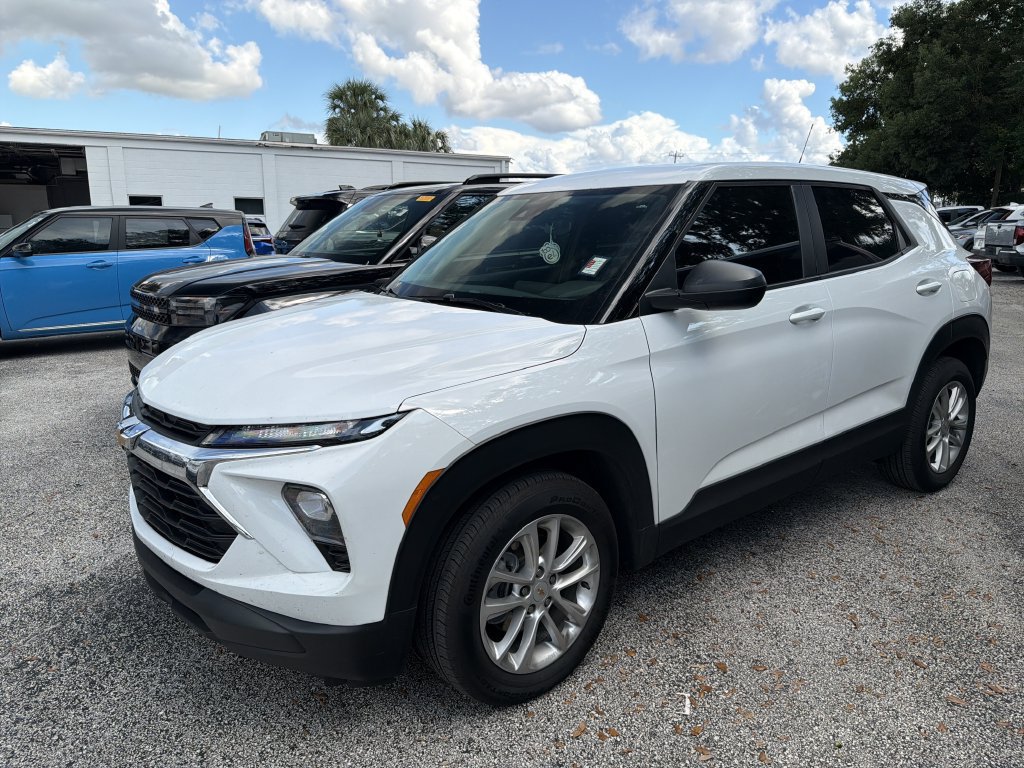Used 2026 Chevrolet TrailBlazer LS FWD image 3