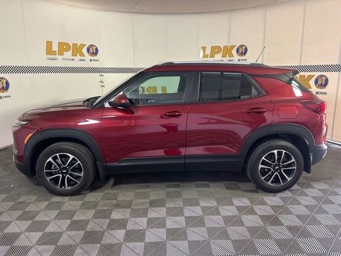 Used 2025 Chevrolet TrailBlazer LT w/ Convenience Package AWD/4WD image 8