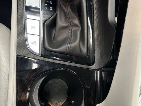 Used 2025 Hyundai Elantra Limited image 34