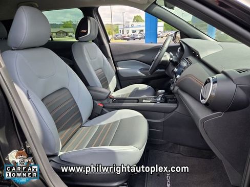 Used 2023 Nissan Kicks SR w/ SR Premium Package FWD image 18