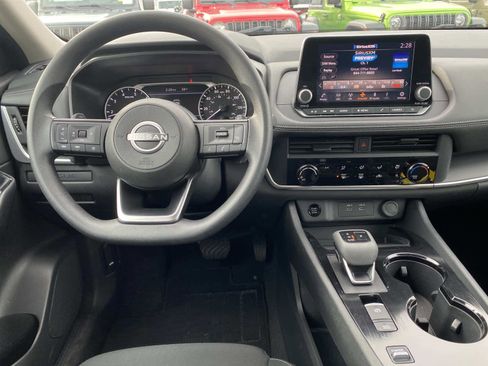 Used 2024 Nissan Rogue S image 10