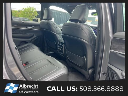 New 2025 Jeep Grand Cherokee Limited w/ Luxury Tech Group II AWD/4WD image 16