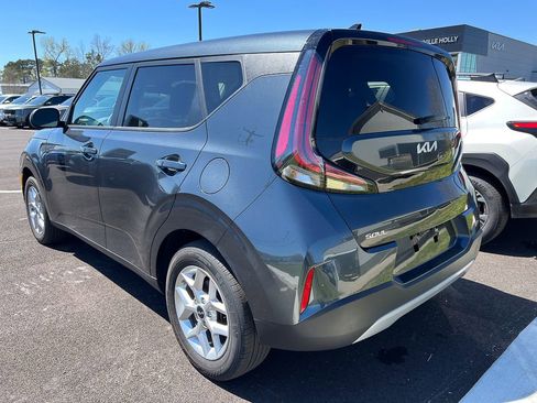 Used 2025 Kia Soul LX w/ LX Technology Package FWD image 3