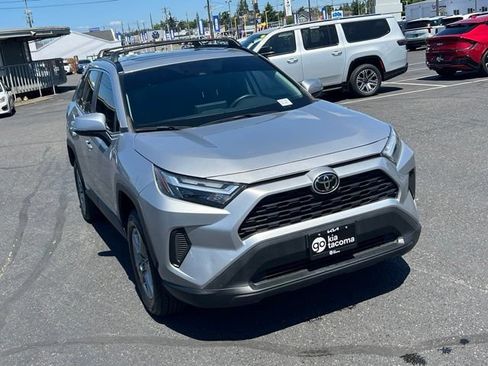 Used 2022 Toyota RAV4 XLE w/ Convenience Package AWD/4WD image 5