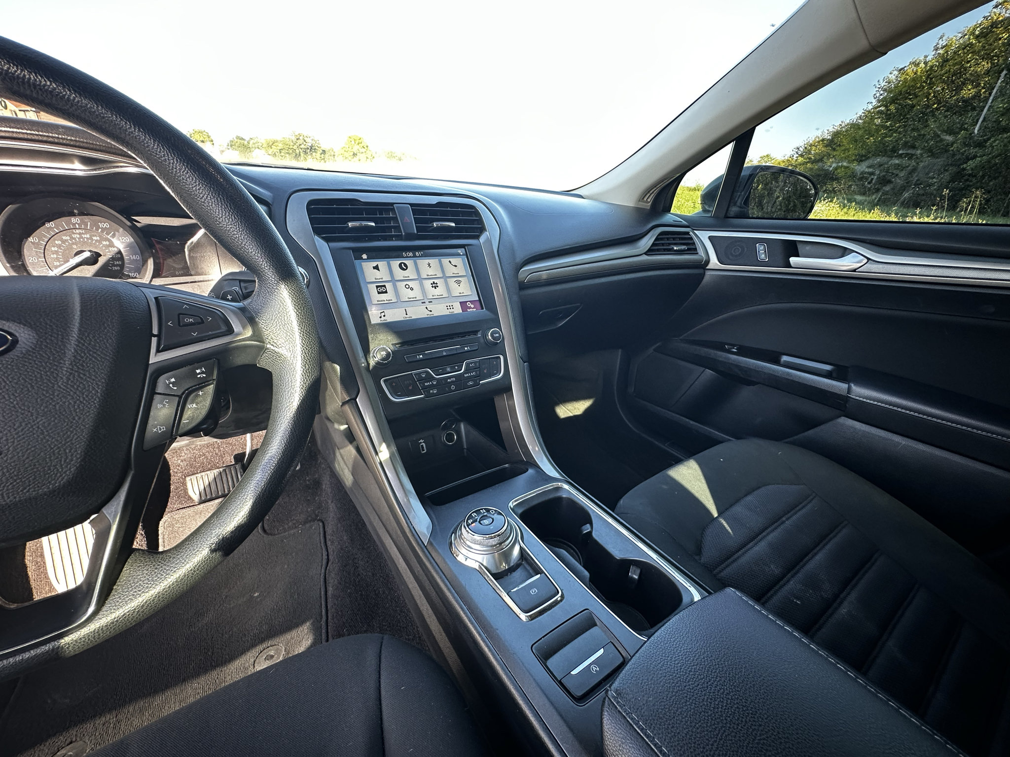 Used 2017 Ford Fusion SE w/ Fusion SE Technology Package FWD image 17