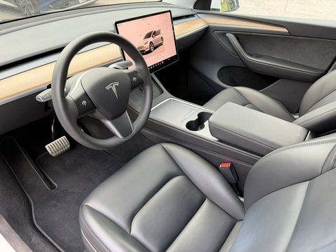 Used 2023 Tesla Model Y AWD image 30