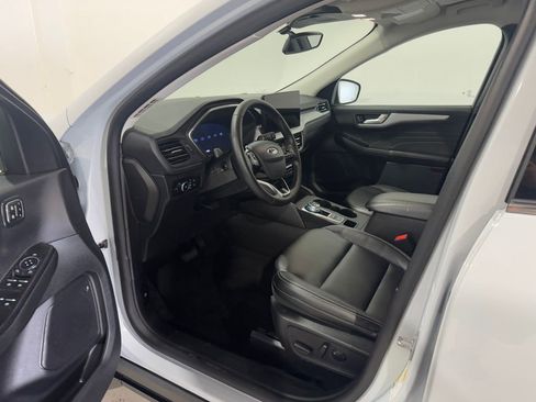 Used 2025 Ford Escape Platinum AWD/4WD image 15