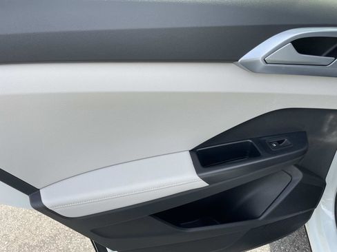 New 2025 Volkswagen Taos SE image 19