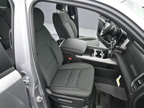 New 2026 RAM 1500 4x4 Crew Cab image 19