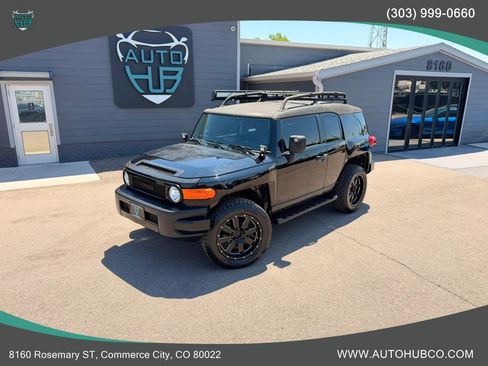 Used 2012 Toyota FJ Cruiser 4WD w/ Upgrade Pkg image 2