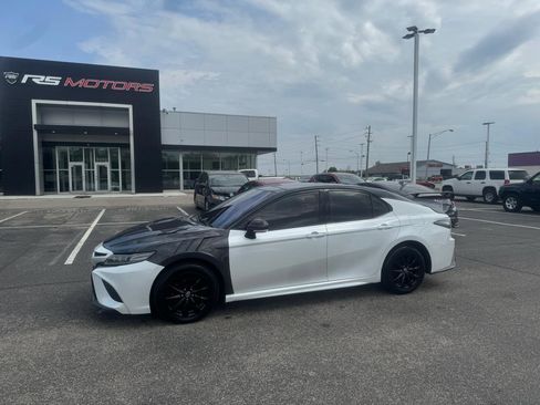 Used 2019 Toyota Camry XSE w/ Navigation Package FWD image 6