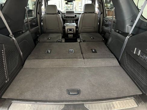 Used 2024 Chevrolet Tahoe Premier AWD/4WD image 40