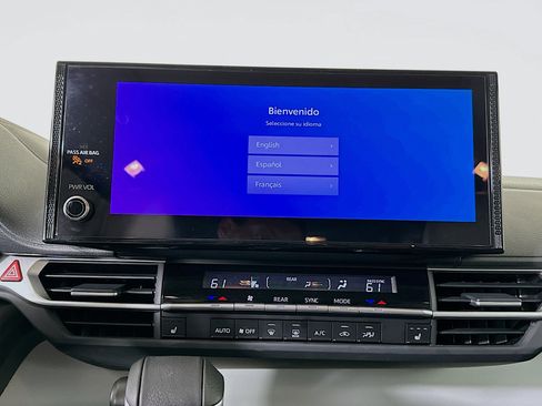 Used 2025 Toyota Sienna XLE FWD image 23