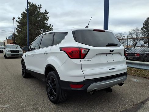 Certified 2019 Ford Escape SE image 9