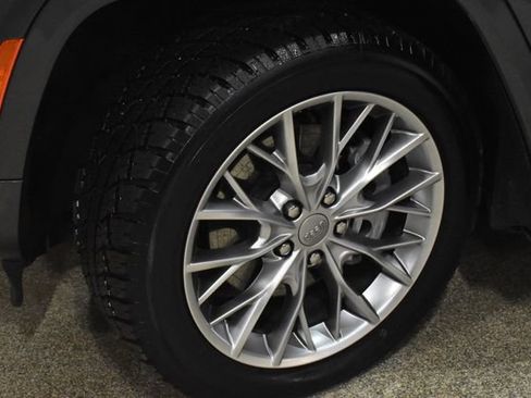 Used 2023 Jeep Grand Cherokee L Summit w/ Luxury Tech Group V image 11