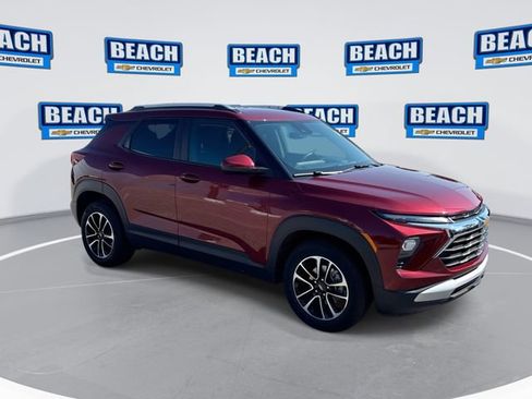 Used 2024 Chevrolet TrailBlazer LT FWD image 2