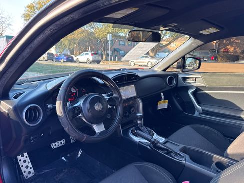 Used 2017 Toyota 86 image 12