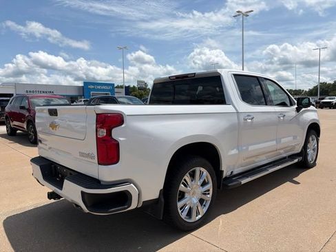 Used 2024 Chevrolet Silverado 1500 High Country w/ High Country Premium Package AWD/4WD image 3