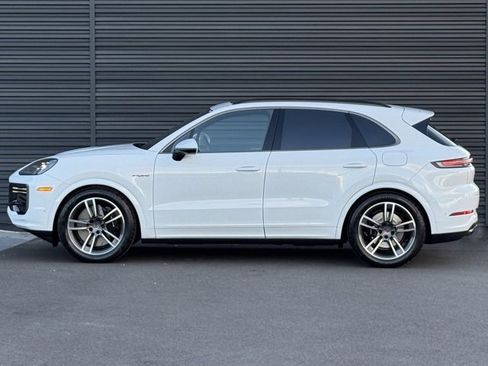 New 2026 Porsche Cayenne Turbo image 2