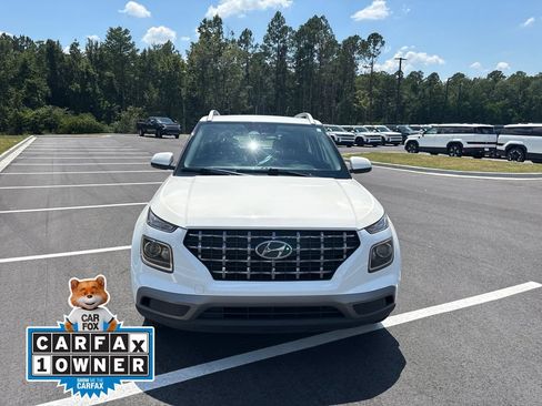 Used 2023 Hyundai Venue SEL FWD image 2