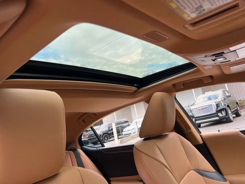 Used 2024 Lexus ES 350 w/ Premium Package image 35