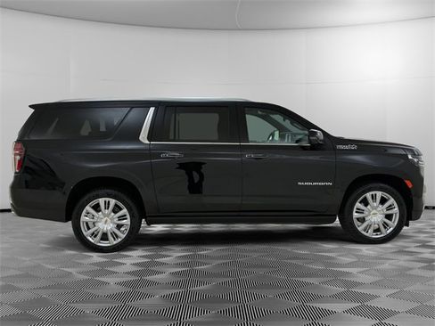 Used 2024 Chevrolet Suburban High Country w/ Premium Package image 2