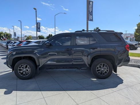 Used 2025 Toyota 4Runner SR5 AWD/4WD image 7