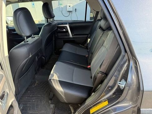 Used 2017 Toyota 4Runner SR5 Premium image 10