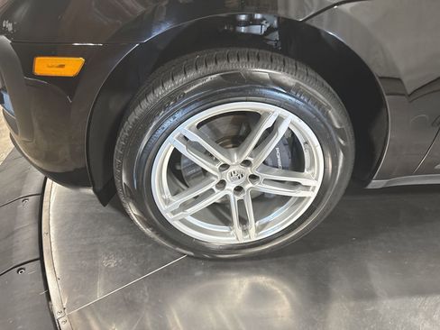 Used 2024 Porsche Macan image 10