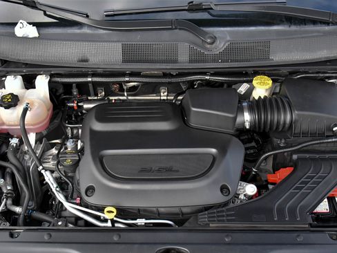 Used 2023 Chrysler Voyager LX image 50