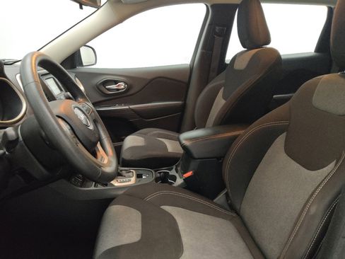 Used 2015 Jeep Cherokee Sport image 17