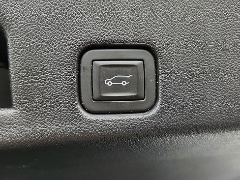 Used 2025 Buick Enclave Avenir w/ Trailering Package, 5000 lbs. AWD/4WD image 31