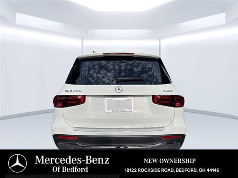Used 2026 Mercedes-Benz GLB 250 4MATIC image 4