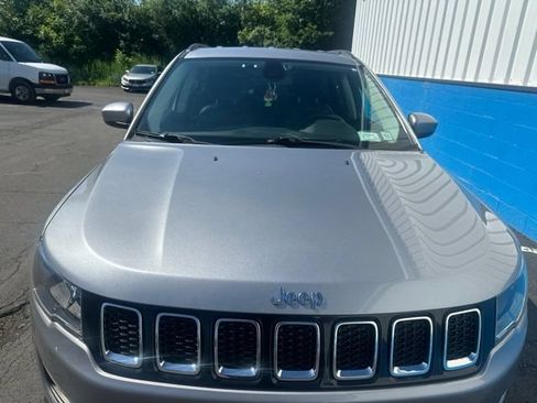 Used 2019 Jeep Compass Latitude AWD/4WD image 2