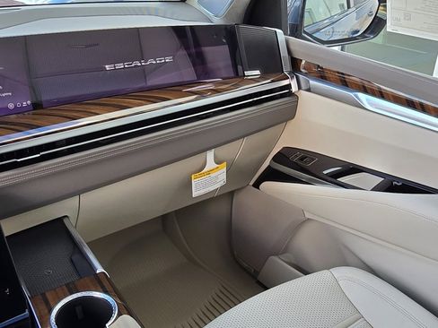 New 2026 Cadillac Escalade ESV Platinum Sport w/ LPO, ONYX Package image 22