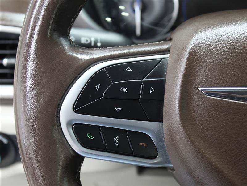 Used 2019 Chrysler Pacifica Touring Plus w/ Tire & Wheel Group FWD image 10