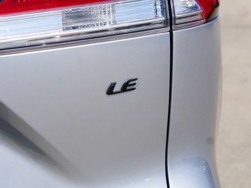 Used 2022 Toyota Corolla Cross LE w/ Moonroof Package FWD image 13