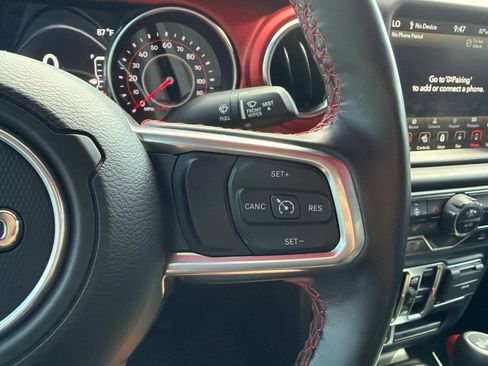 Used 2022 Jeep Wrangler Unlimited Rubicon w/ LED Lighting Group AWD/4WD image 21