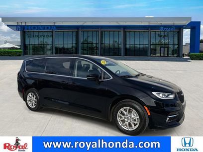 Used 2024 Chrysler Pacifica Touring-L