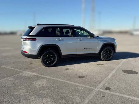 New 2026 Jeep Grand Cherokee Altitude image 13