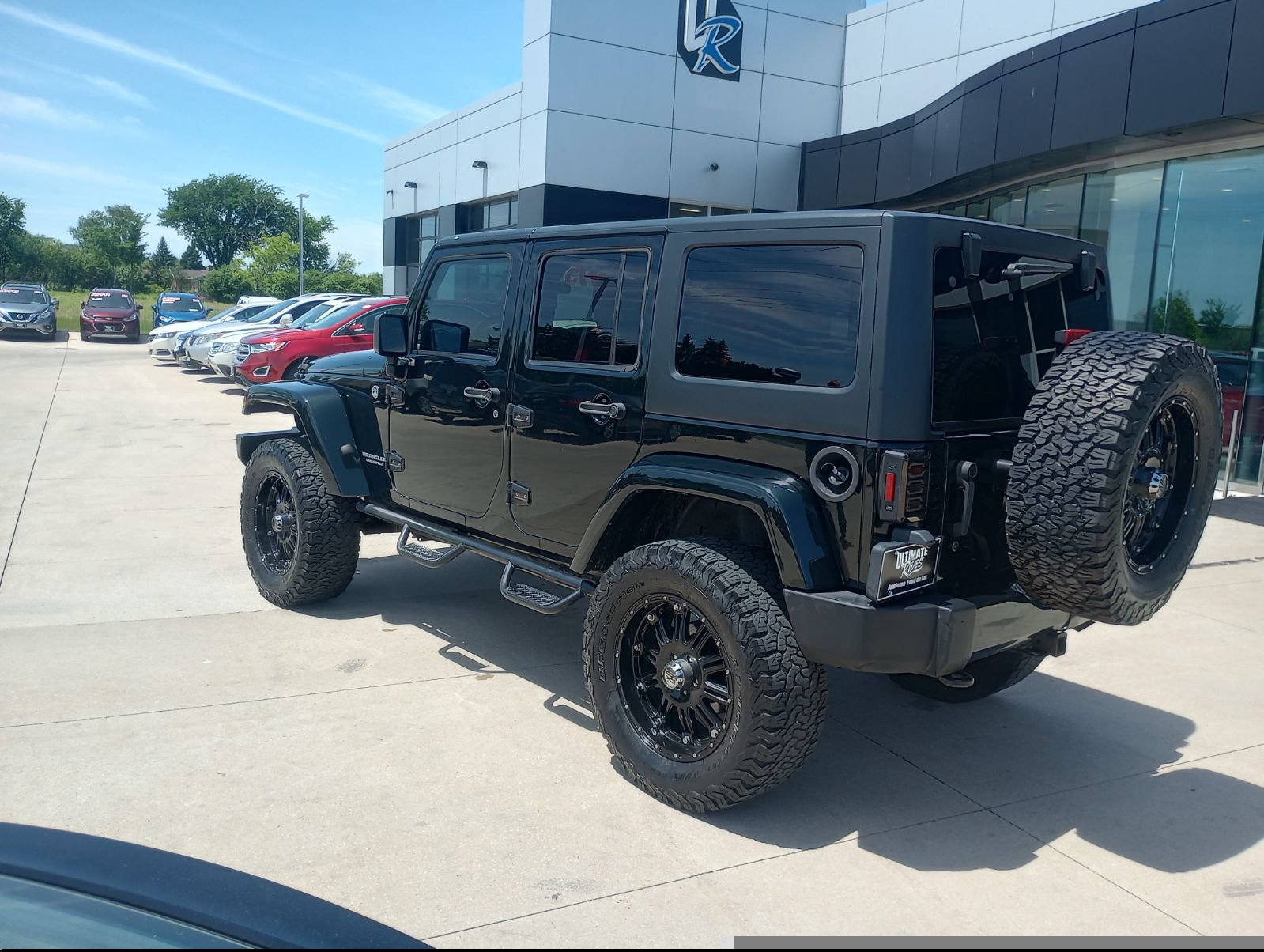 Used 2012 Jeep Wrangler Unlimited Sahara w/ Connectivity Group AWD/4WD image 3