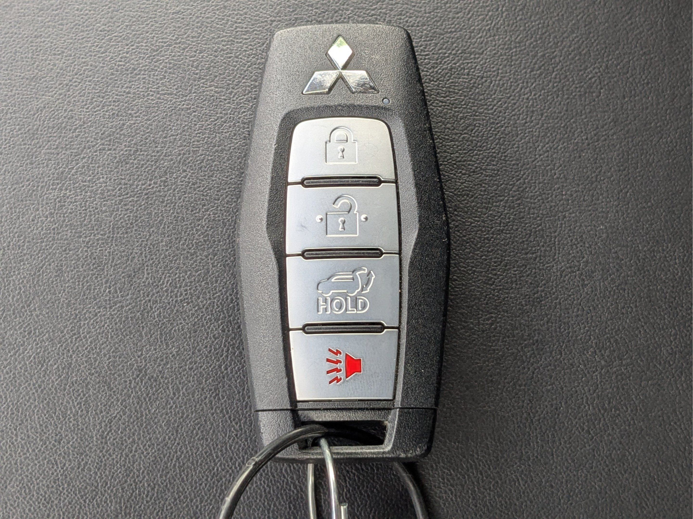 Used 2025 Mitsubishi Outlander SE FWD image 30