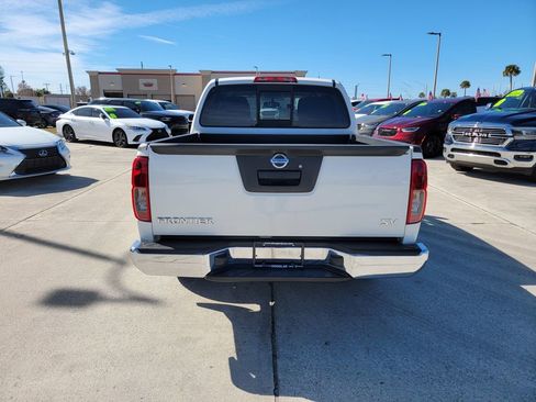 Used 2021 Nissan Frontier SV image 4